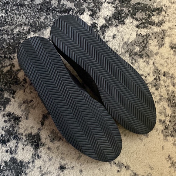 Authentic Burberry Black Plaid Novacheck Men’s Sneaker - Picture 4 of 5